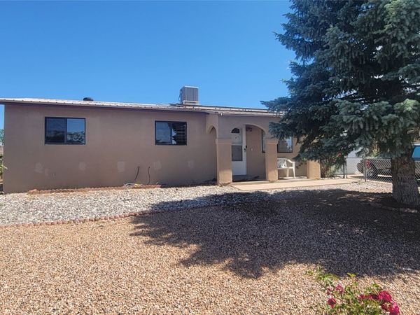 863 Camino Consuelo , Santa Fe, NM 87507