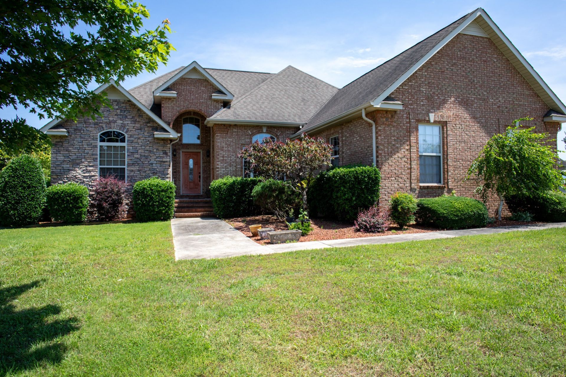 37 Pond Field Ct , Winchester, TN 37398 Main Photo