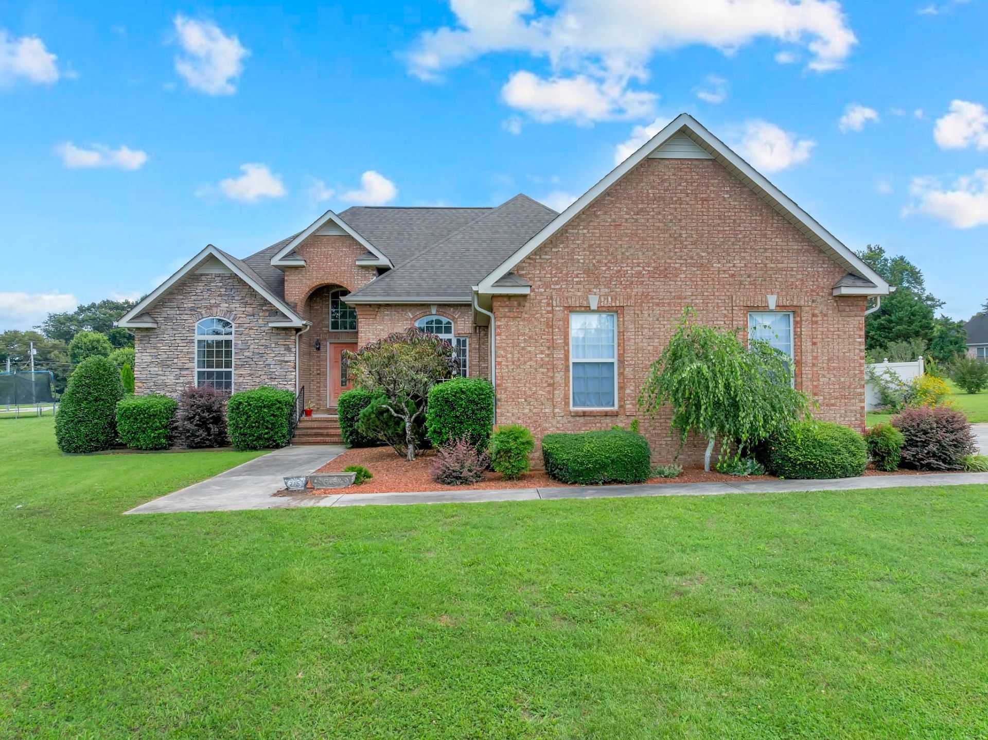37 Pond Field Ct, Winchester, TN 37398 Main Photo