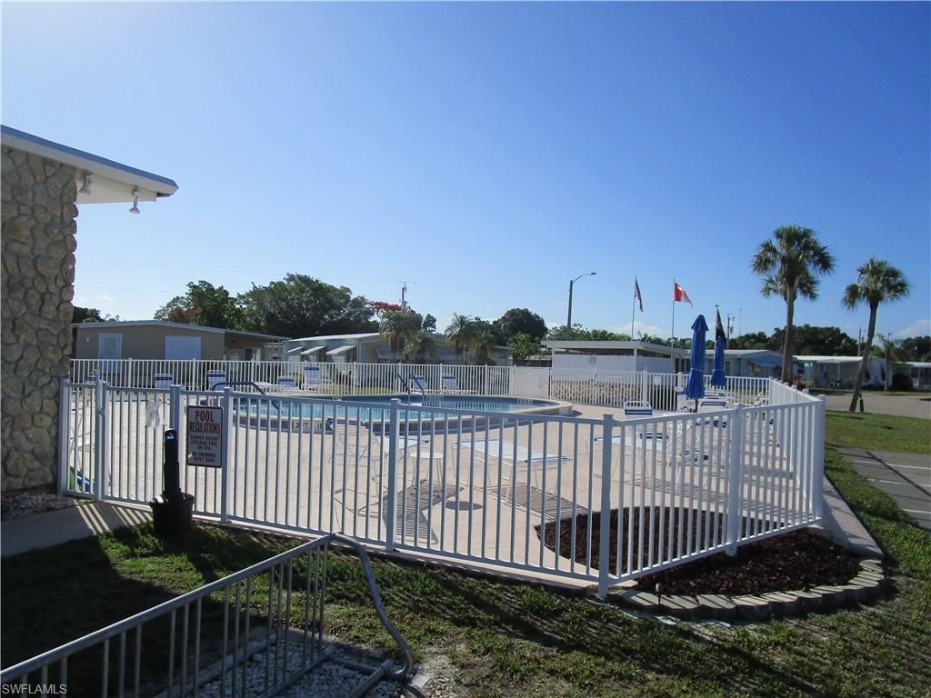 2809 Breezewood Dr, North Fort Myers, FL 33917 Photo