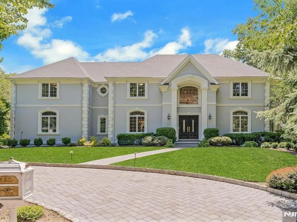 210 Woodmere Court, FRANKLIN LAKES, NJ 07417