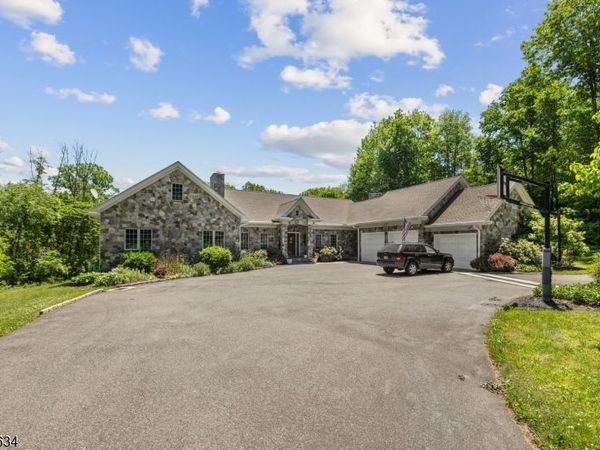 5 Tanners Brook Rd, Chester, NJ 07930