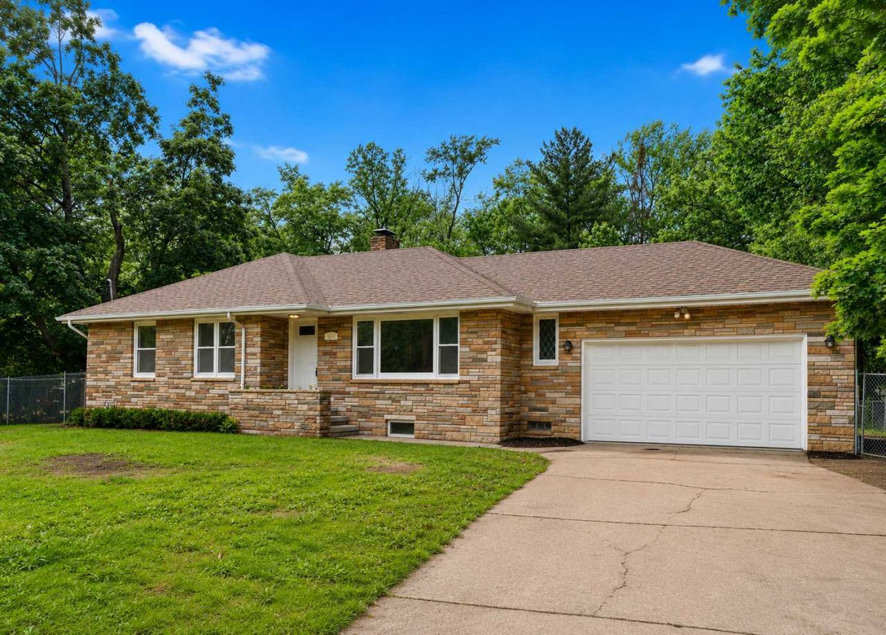 1985 Prosperity Road, Maplewood, MN 55109 Main Photo