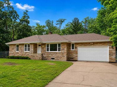 1985 Prosperity Road, Maplewood, MN 55109