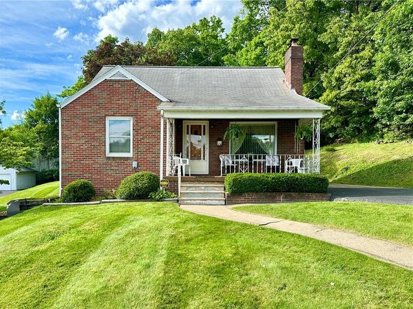 2 W Leasure Ave , New Castle, PA 16105
