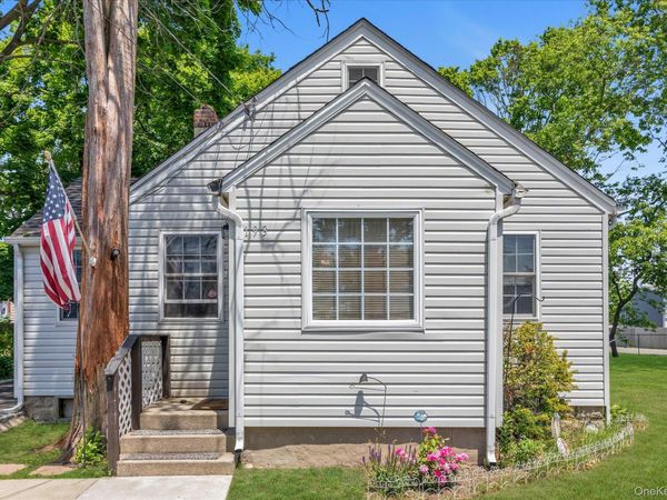 193 Manhattan Avenue , West Babylon, NY 11704