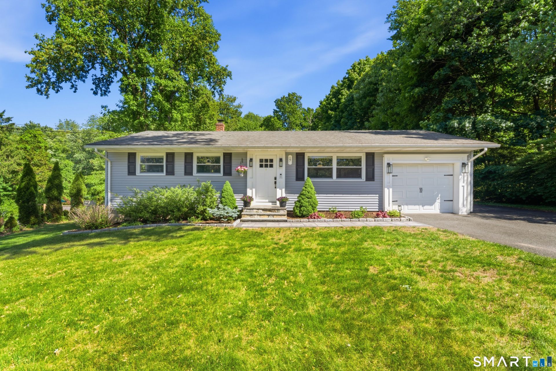 17 Greenbriar, Newtown, CT 06470 Main Photo