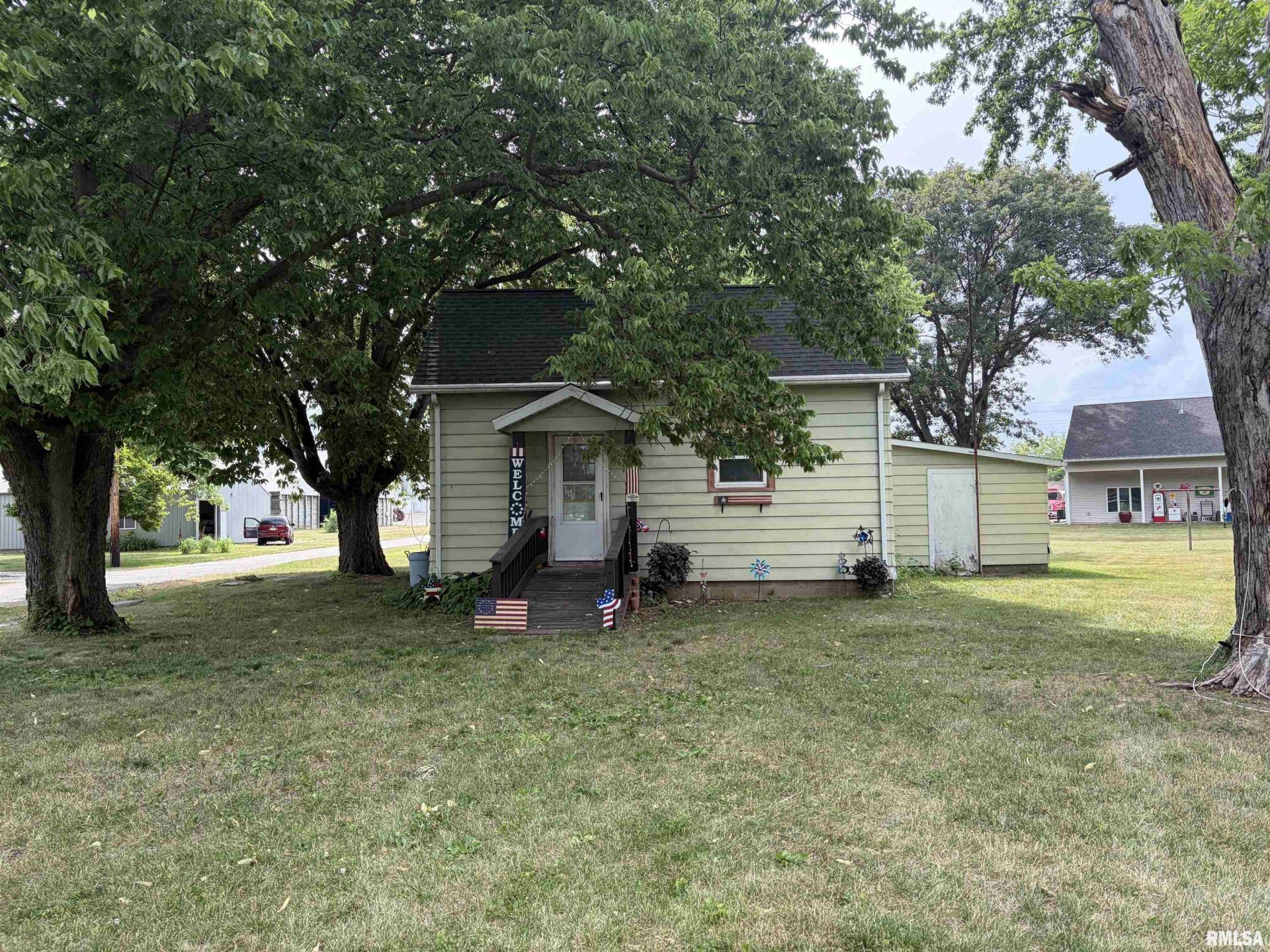 505 S Washington Street, Manito, IL 61546 Main Photo