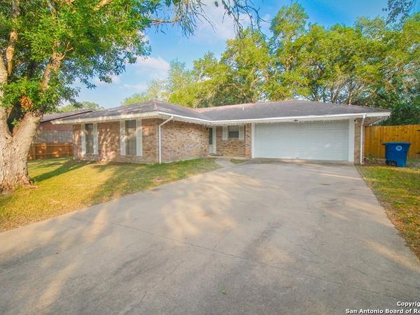1404 Las Palmas, Beeville, TX 78102