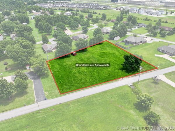 Oakwood Drive , Pryor, OK 74361