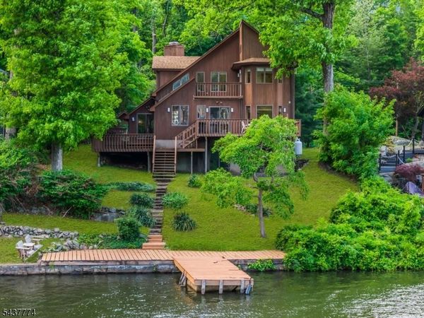 209 Squaw Trl, Hopatcong, NJ 07821