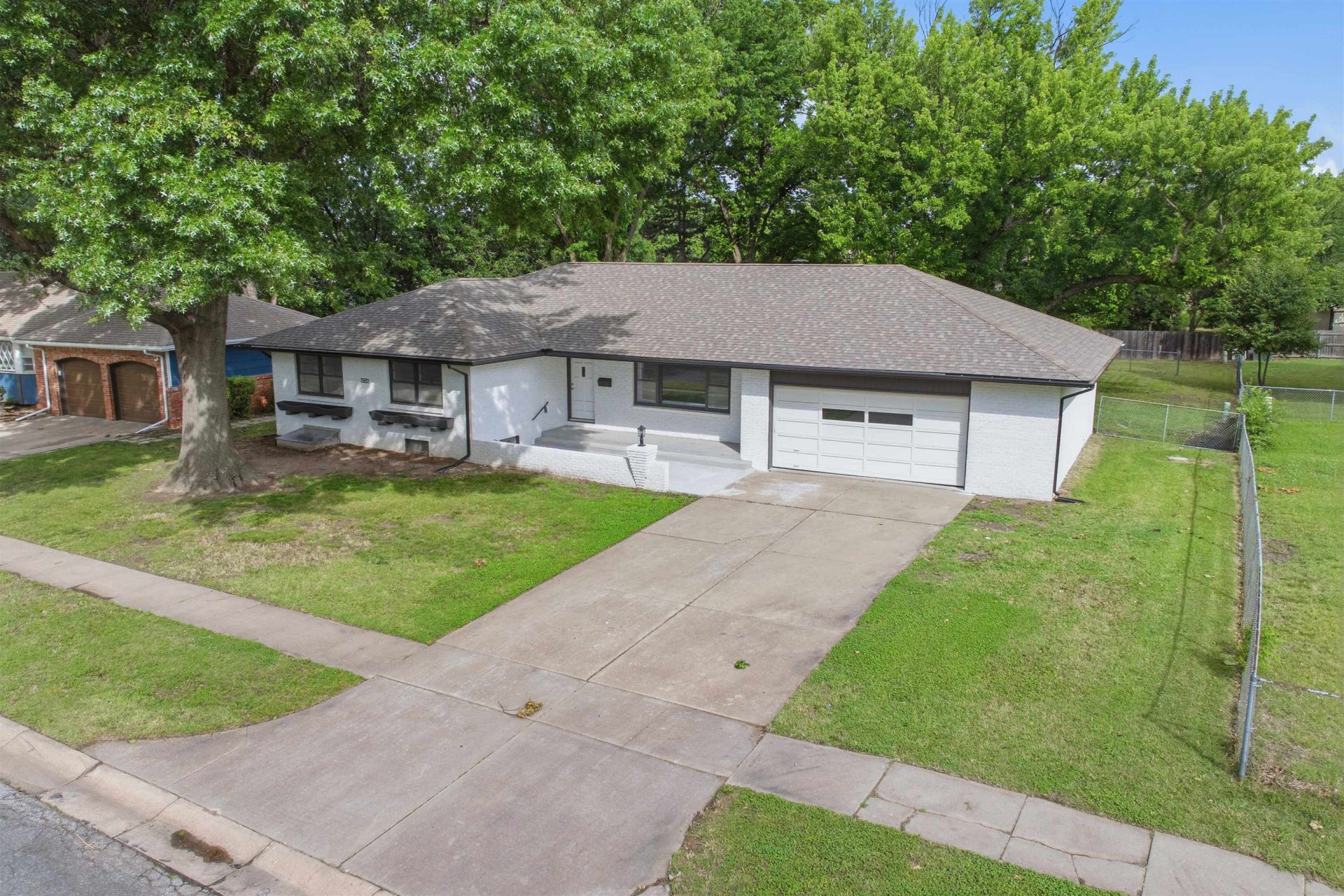 6720 E Zimmerly St, Wichita, KS 67207 Main Photo