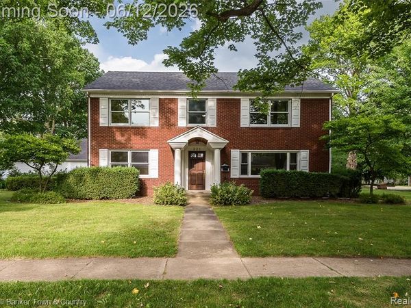 221 S Tompkins Street, Howell, MI 48843