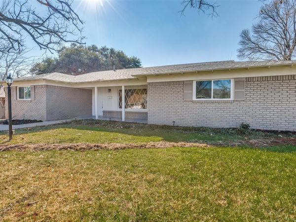 4820 Briarwood Lane, Fort Worth, TX 76103