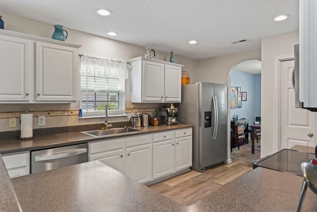 197 Tibton Circle  Photo 11