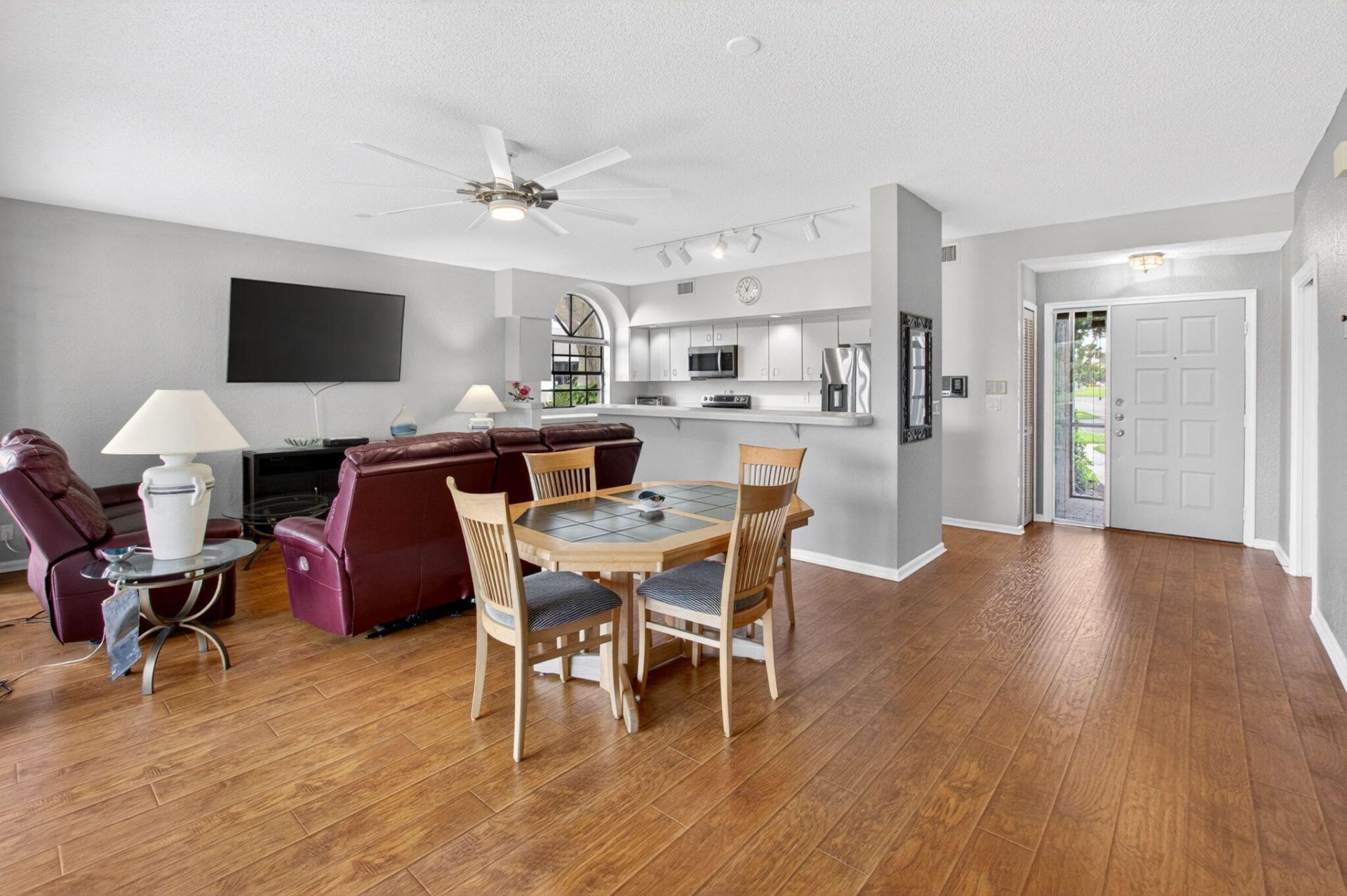8073 Aberdeen Drive, Unit 201, Boynton Beach, FL 33472 Photo