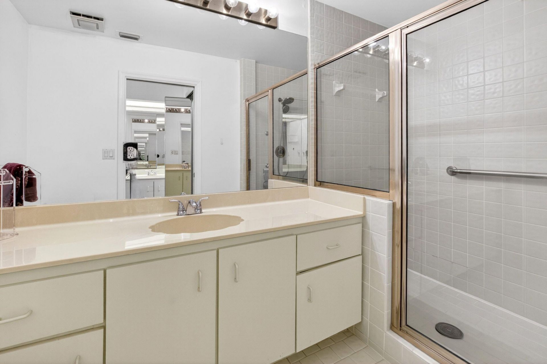 8073 Aberdeen Drive, Unit 201, Boynton Beach, FL 33472 Photo