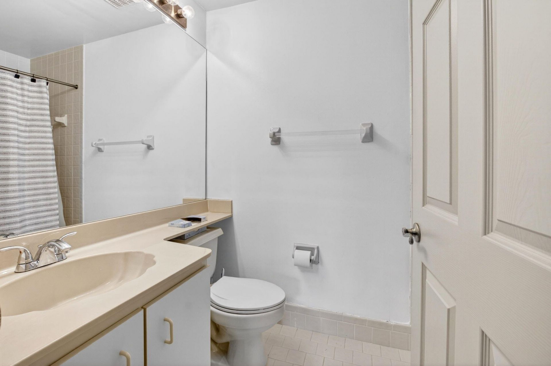 8073 Aberdeen Drive, Unit 201, Boynton Beach, FL 33472 Photo