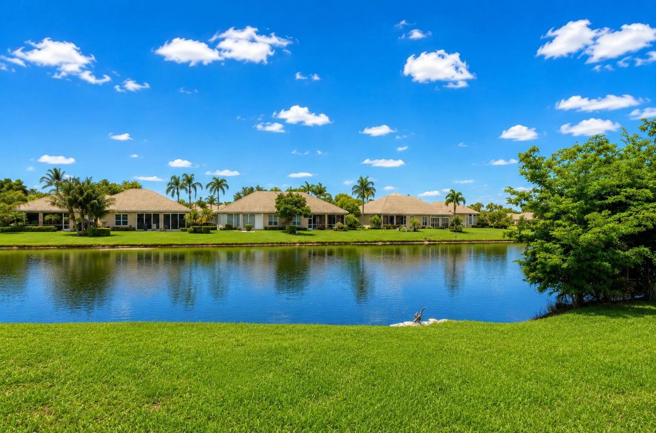 8073 Aberdeen Drive, Unit 201, Boynton Beach, FL 33472 Photo