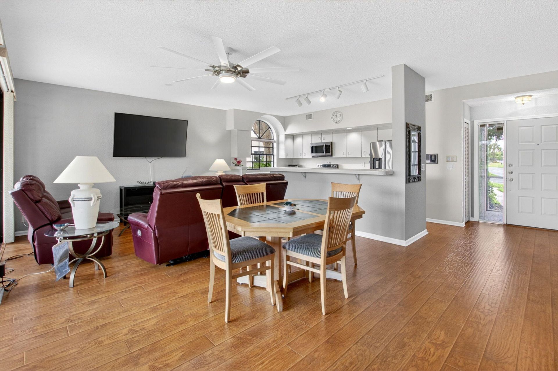 8073 Aberdeen Drive, Unit 201, Boynton Beach, FL 33472 Photo