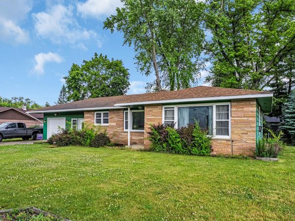 9017 360th Ave, Randall, WI 53181