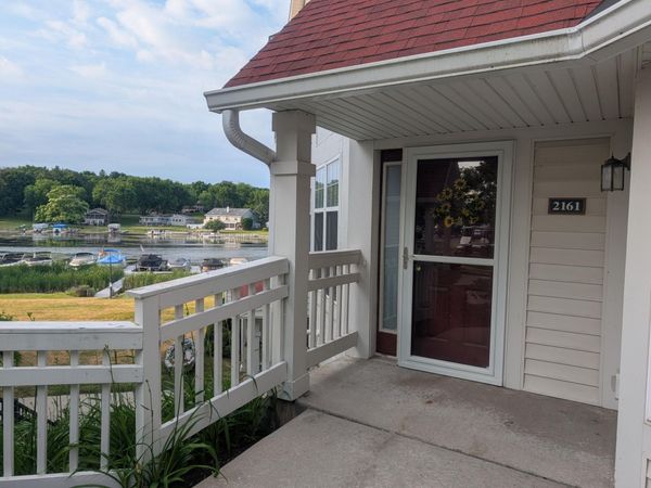 2161 Landings Ln, Delavan, WI 53115