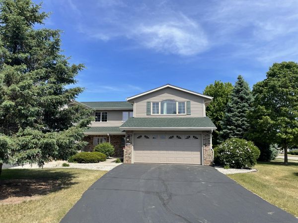 723 Stoney Creek Ct, Unit 4, West Bend, WI 53095