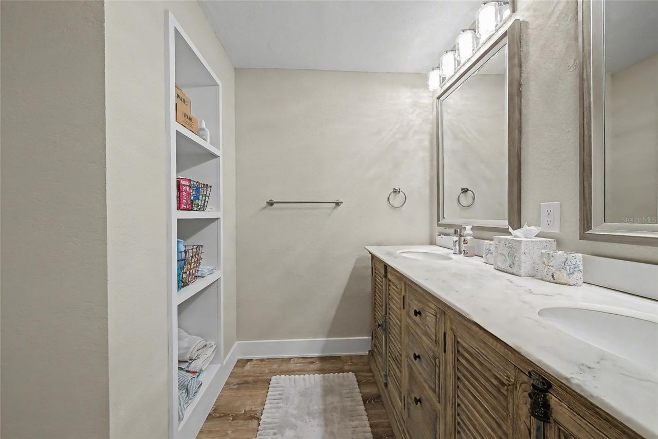 5408 Eagles Point Circle , Unit 302, Sarasota, FL 34231 Photo
