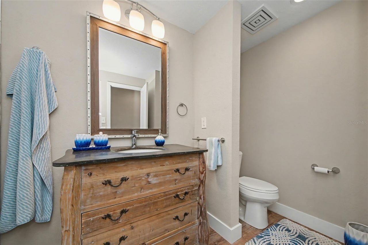 5408 Eagles Point Circle , Unit 302, Sarasota, FL 34231 Photo