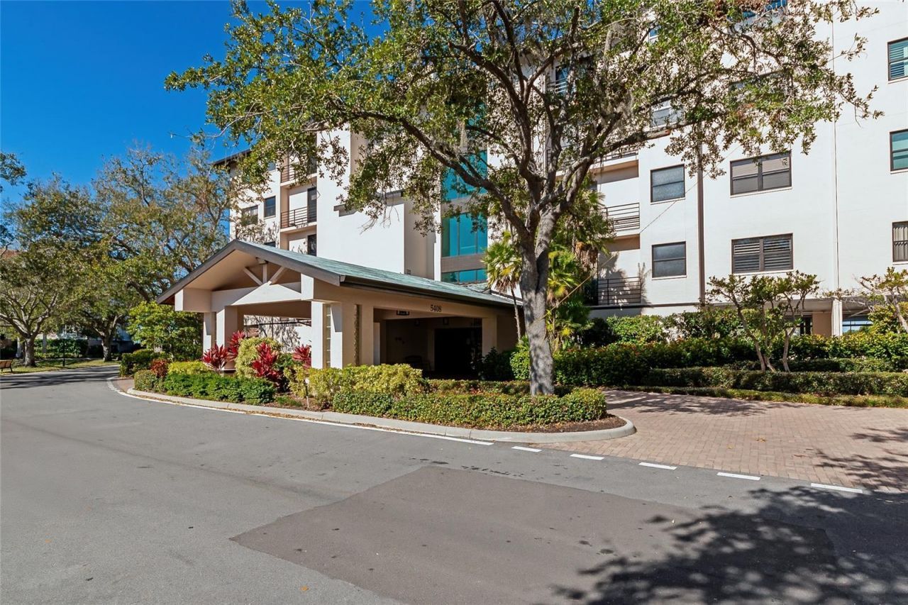 5408 Eagles Point Circle , Unit 302, Sarasota, FL 34231 Photo