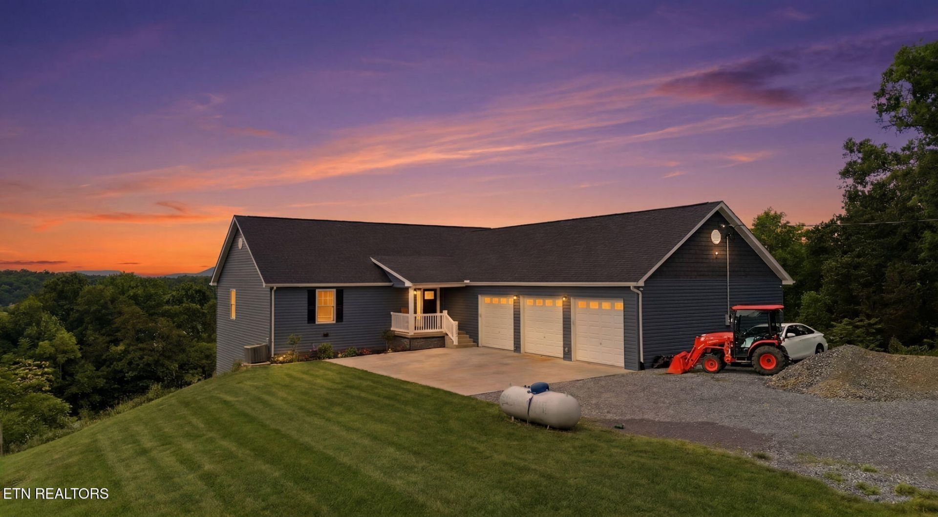 2055 Scott St, Sevierville, TN 37876 Main Photo