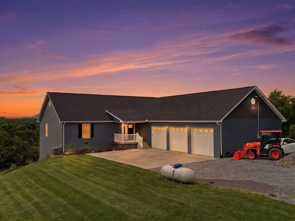 2055 Scott St, Sevierville, TN 37876