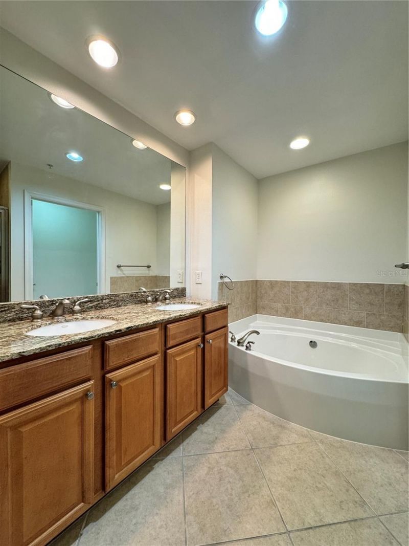 808 3rd Avenue W, Unit 301, Bradenton, FL 34205 Photo