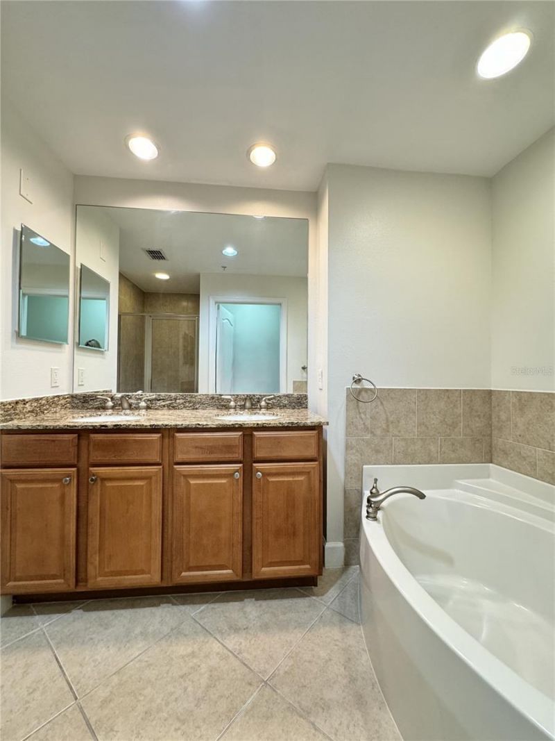 808 3rd Avenue W, Unit 301, Bradenton, FL 34205 Photo