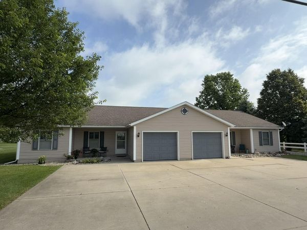 22710 Diamond Cove Street, Cassopolis, MI 49031