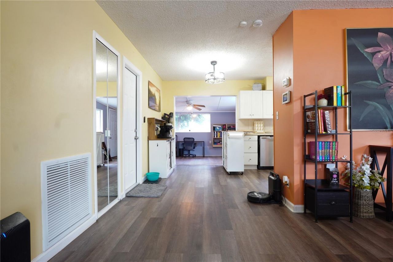 737 52nd Avenue S, Saint Petersburg, FL 33705 Photo