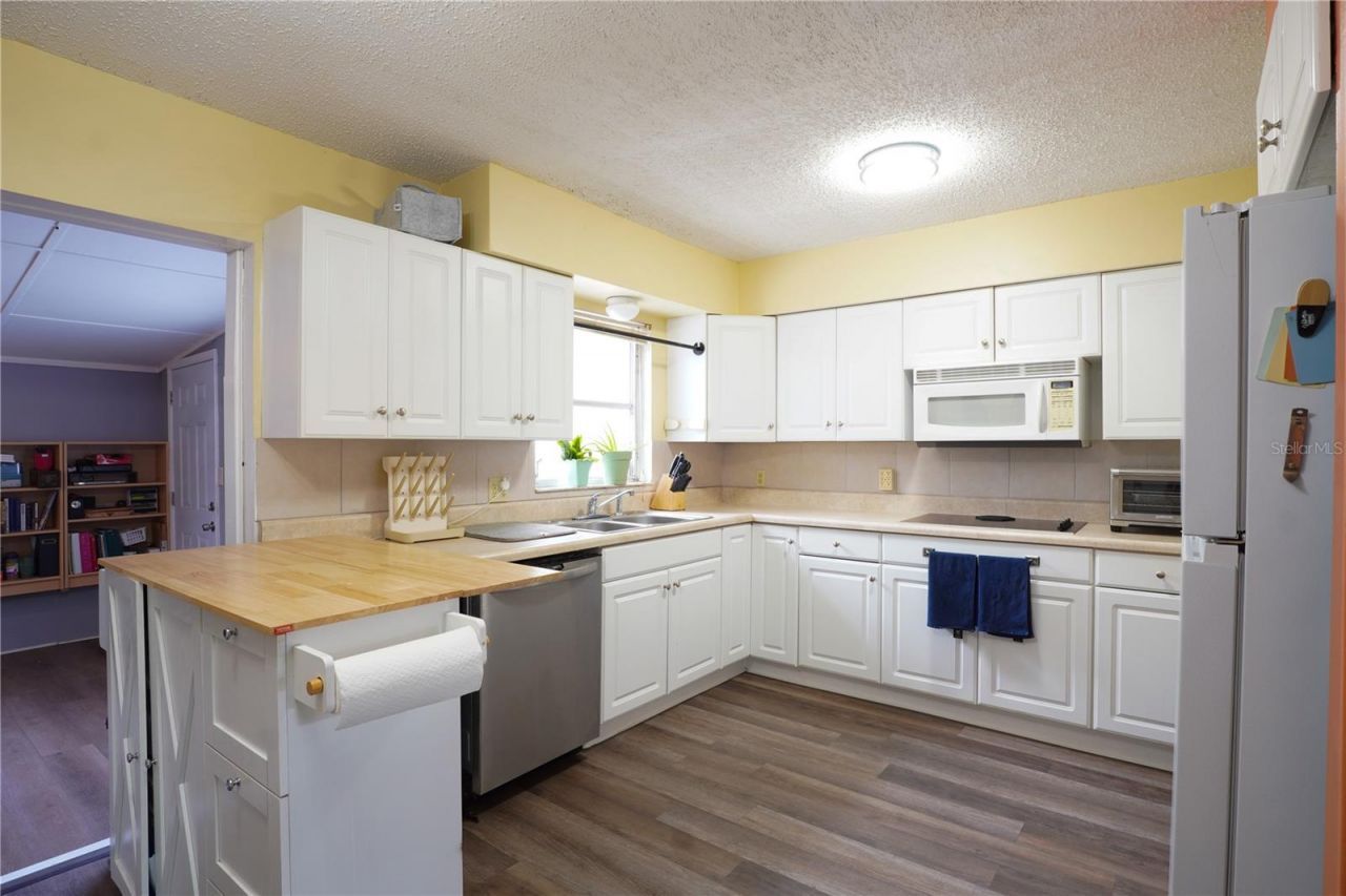 737 52nd Avenue S, Saint Petersburg, FL 33705 Photo