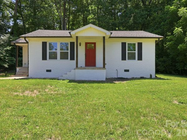 918 Breezewood Drive , Charlotte, NC 28262