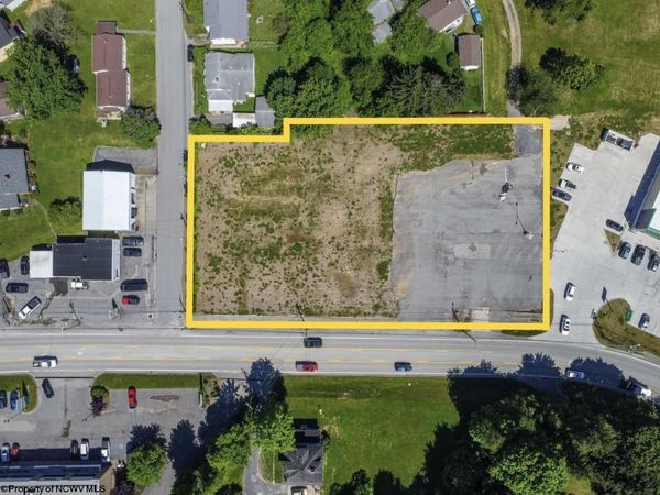 828 Fairmont Road, Westover, WV 26501