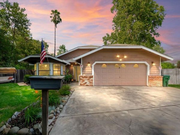5443 Bridge Creek Ln, Carmichael, CA 95608