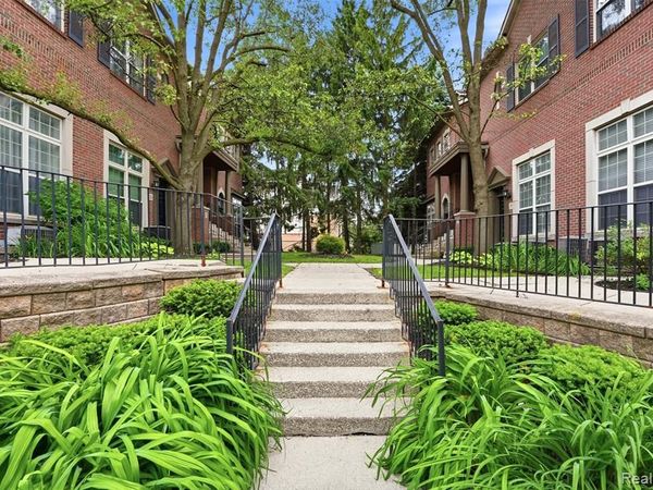 37 W Village Lane , Dearborn, MI 48124