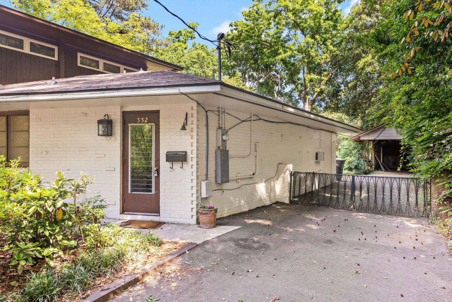 332 Berry Street Photo 4