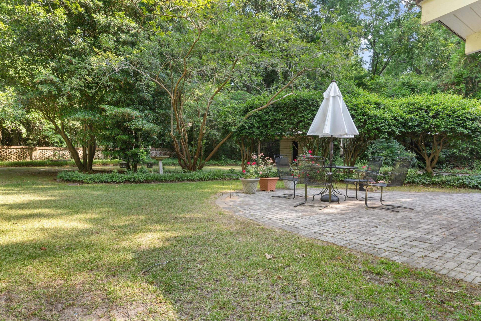 332 Berry Street Photo 6
