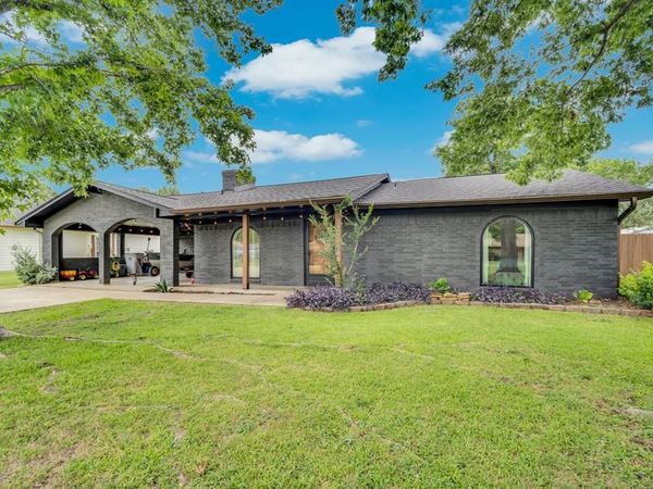 605 W 3rd Street , Maypearl, TX 76064