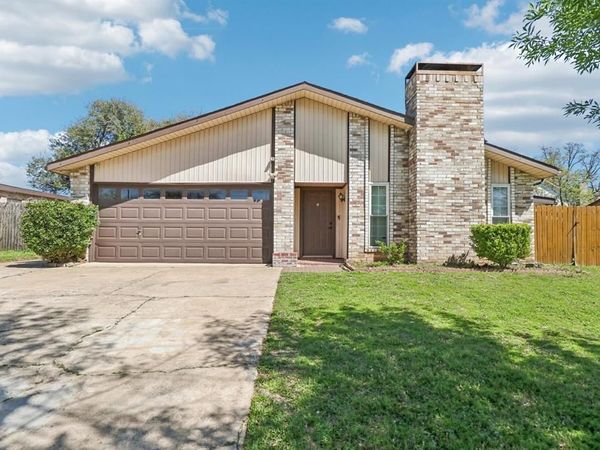 3216 Red Oak Lane , Bedford, TX 76021