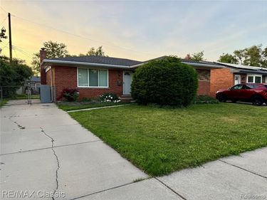 1842 Chaucer Avenue, Madison Heights, MI 48071