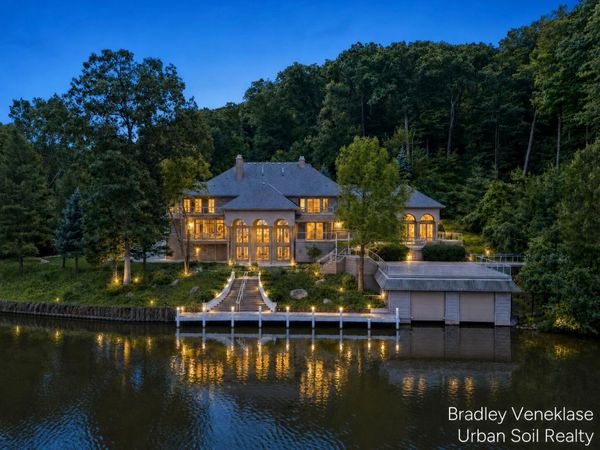 7635 Sandy Hollow Drive SE, Alto, MI 49302