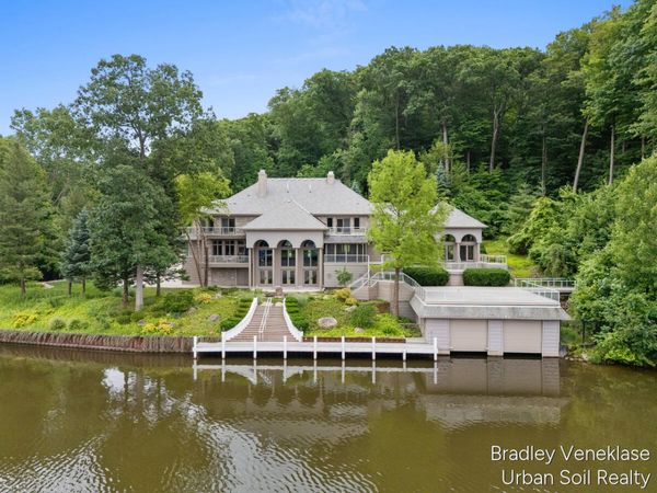 7635 Sandy Hollow Lane SE, Alto, MI 49302