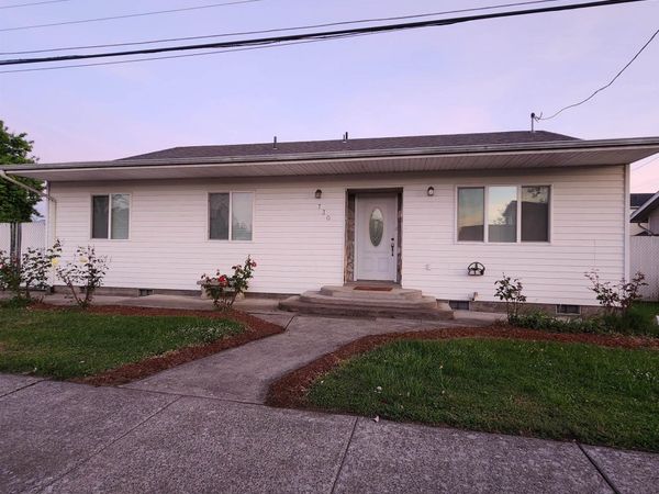 730 Burton St, Harrisburg, OR 97446