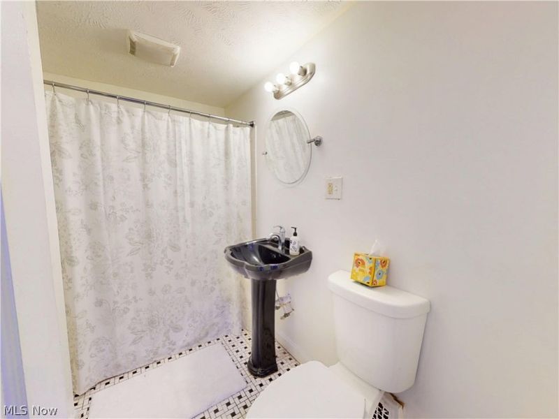 13550 Cedar Road, University Heights, OH 44118 Photo 18